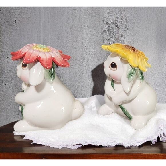 Fitz and Floyd Essentials Bunny Blooms Collection Salt and Pepper Shaker Set NIB - Picture 5 of 7